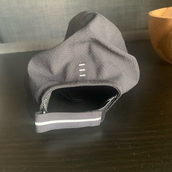 Fast and Free Men’s Run Hat - Picture 3 of 4